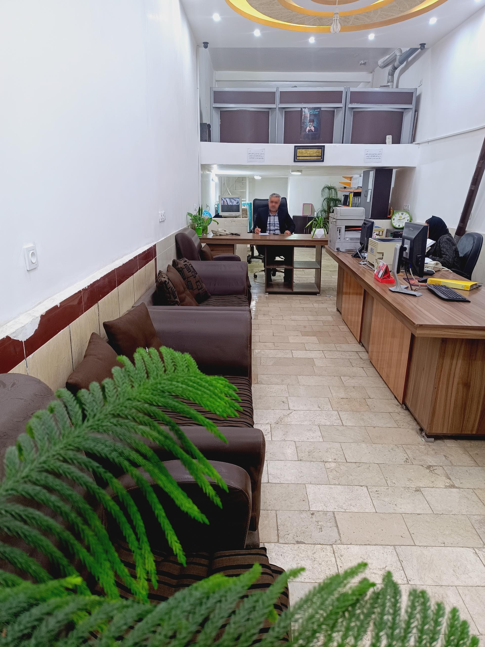 عکس نمایندگی بیمه ایران برزکار