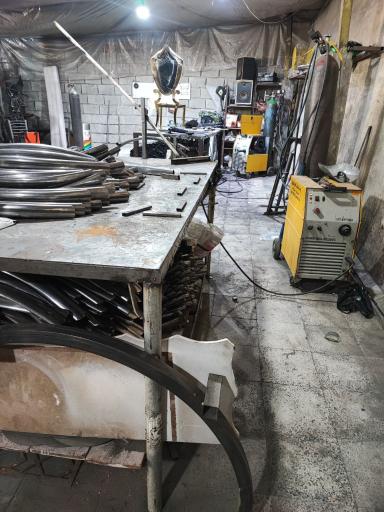 عکس صندلی فلزی داتیس