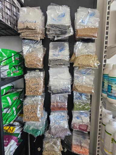 عکس خدمات کشاورزی و داروخانه گیاه پزشکی حاتم