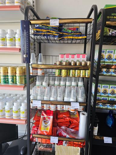 عکس خدمات کشاورزی و داروخانه گیاه پزشکی حاتم