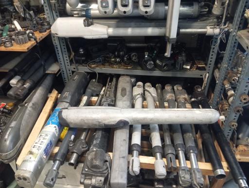 عکس تعمیر و فروش قطعات جک پارکینگی امید