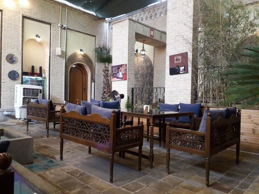 عکس سفره خانه و کافه سنتی رومانس