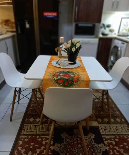 عکس میز و صندلی خوش نشین