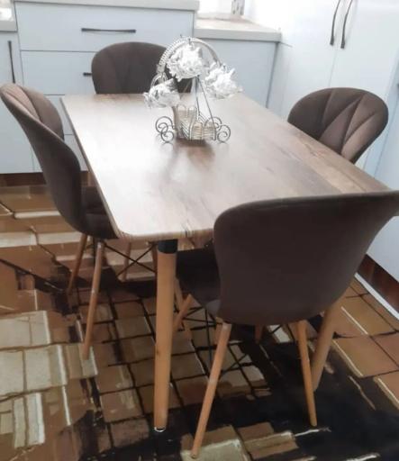 عکس میز و صندلی خوش نشین