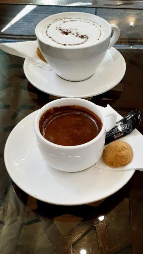 عکس سفره خانه و کافه سنتی رومانس