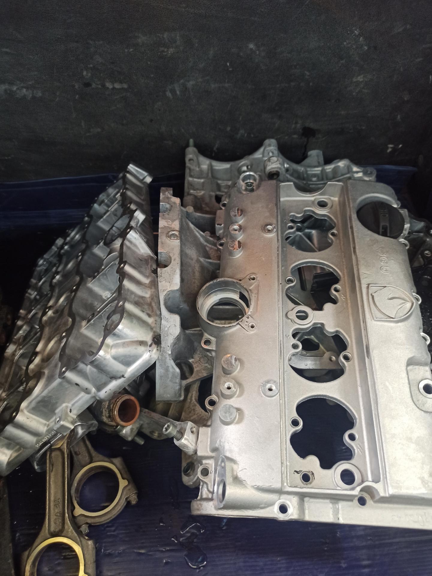 عکس موتور شویی و قطعه شویی فرهاد