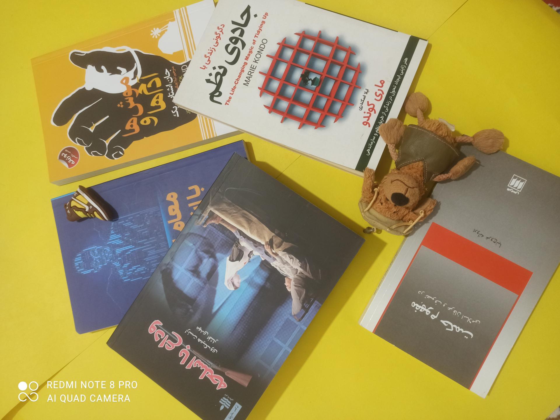 عکس کتابفروشی کاروسیزم