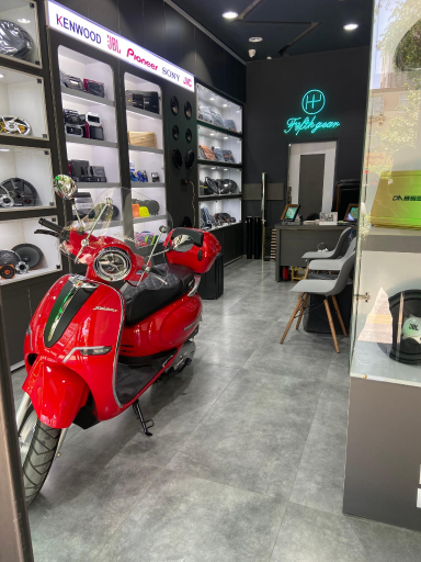 عکس سیستم و شیشه دودی دنده پنج