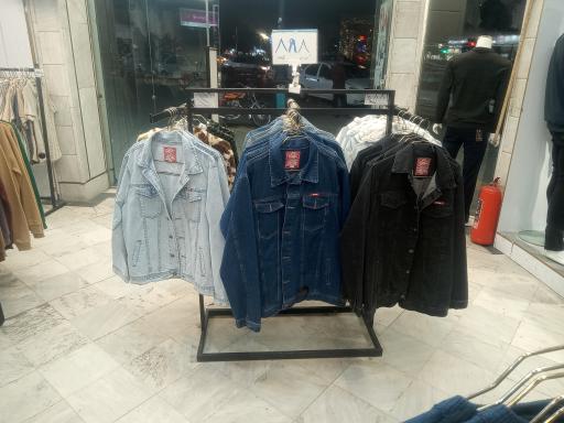 عکس فروشگاه پوشاک آرمان