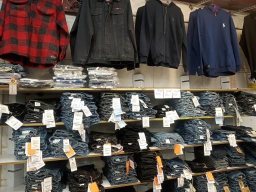 عکس فروشگاه پوشاک آرمان