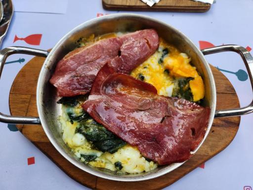 عکس رستوران گیلکی بهزاد