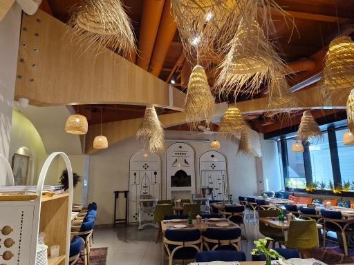 عکس رستوران گیلکی بهزاد