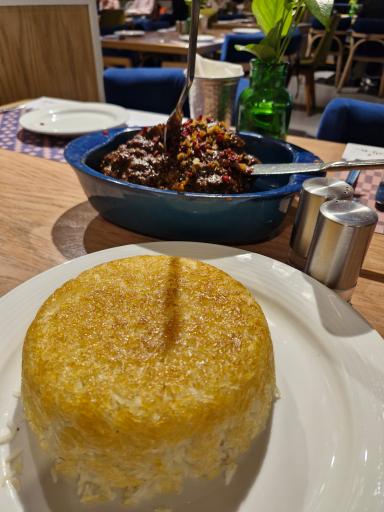 عکس رستوران گیلکی بهزاد