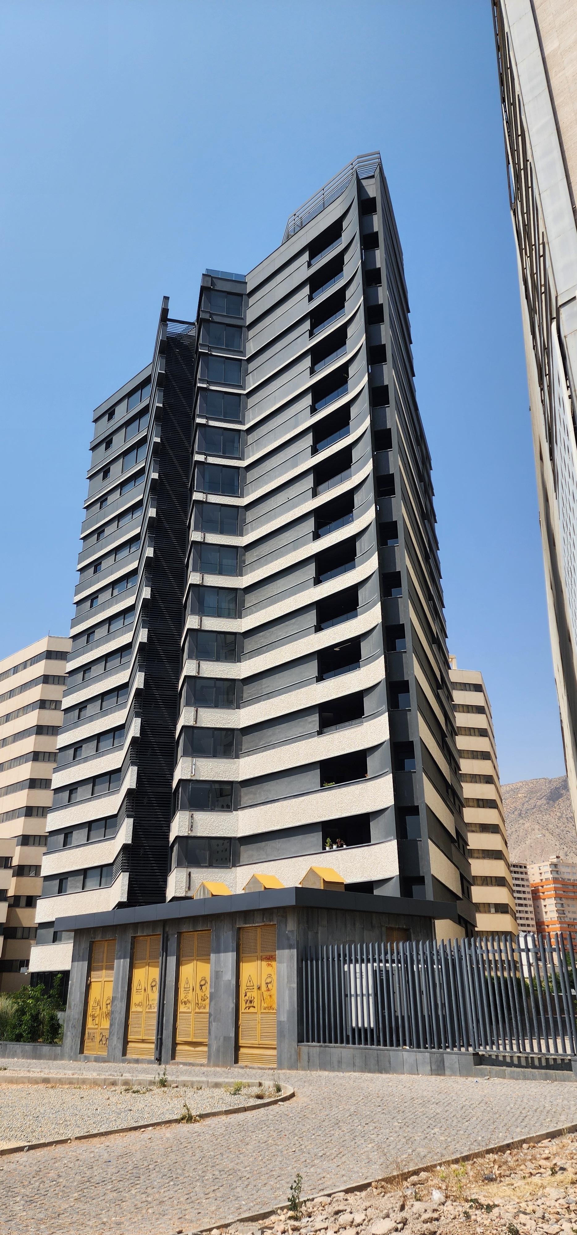 عکس ساختمان مثلث