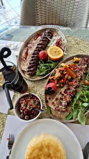 عکس رستوران گیلکی بهزاد