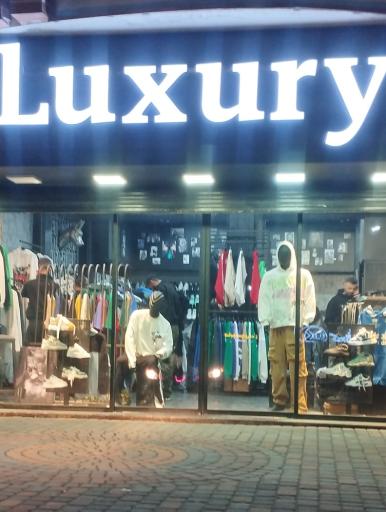 عکس فروشگاه لباس لاکچری