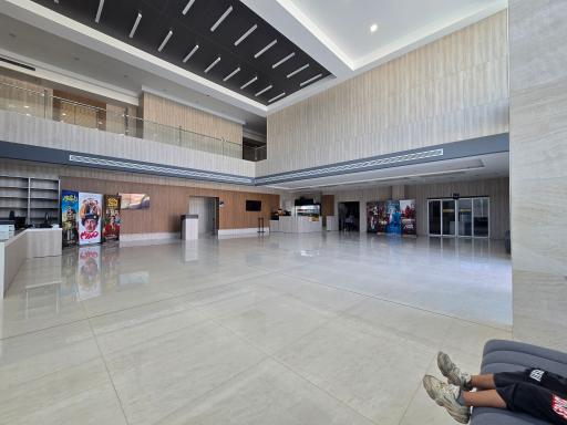 عکس پردیس سینمایی صدرا