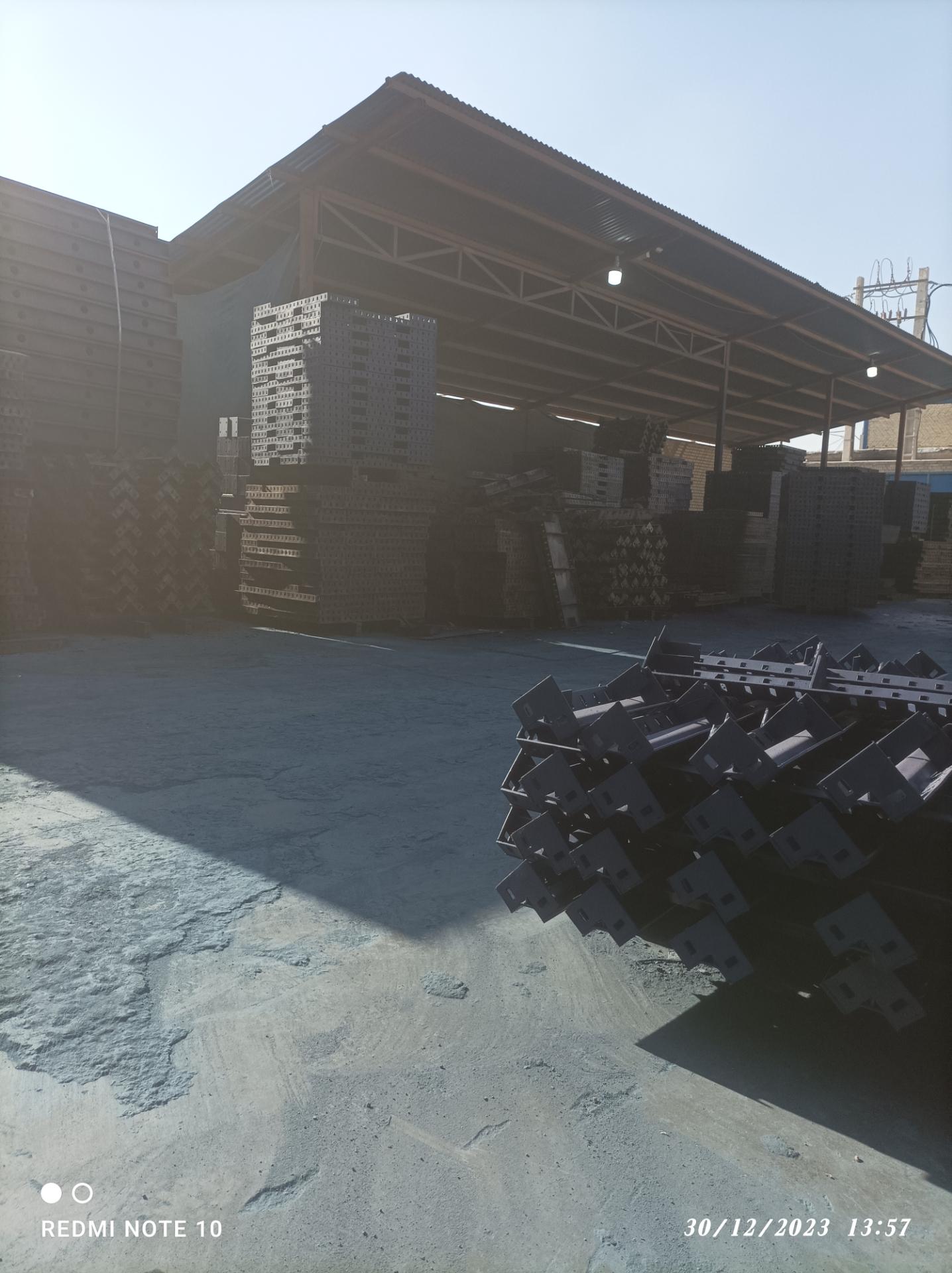 عکس کارگاه قالب سازی خلیج فارس(زاکری)