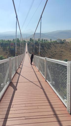 عکس پل معلق نیمه شیشه ای مشگین شهر