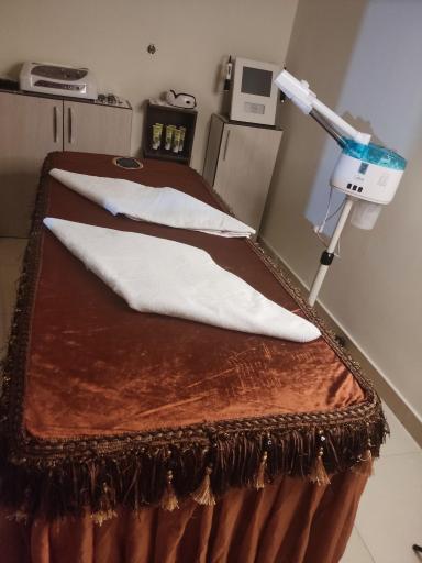 عکس آموزشگاه فنی و حرفه ای ماساژ تن های ابریشمی 