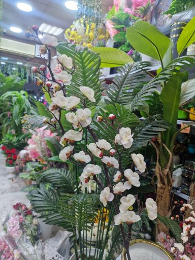 عکس گل مصنوعی و شلف دیواری تاپ گل لیزر
