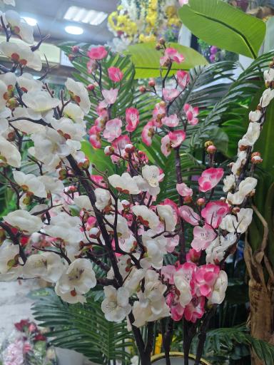عکس گل مصنوعی و شلف دیواری تاپ گل لیزر