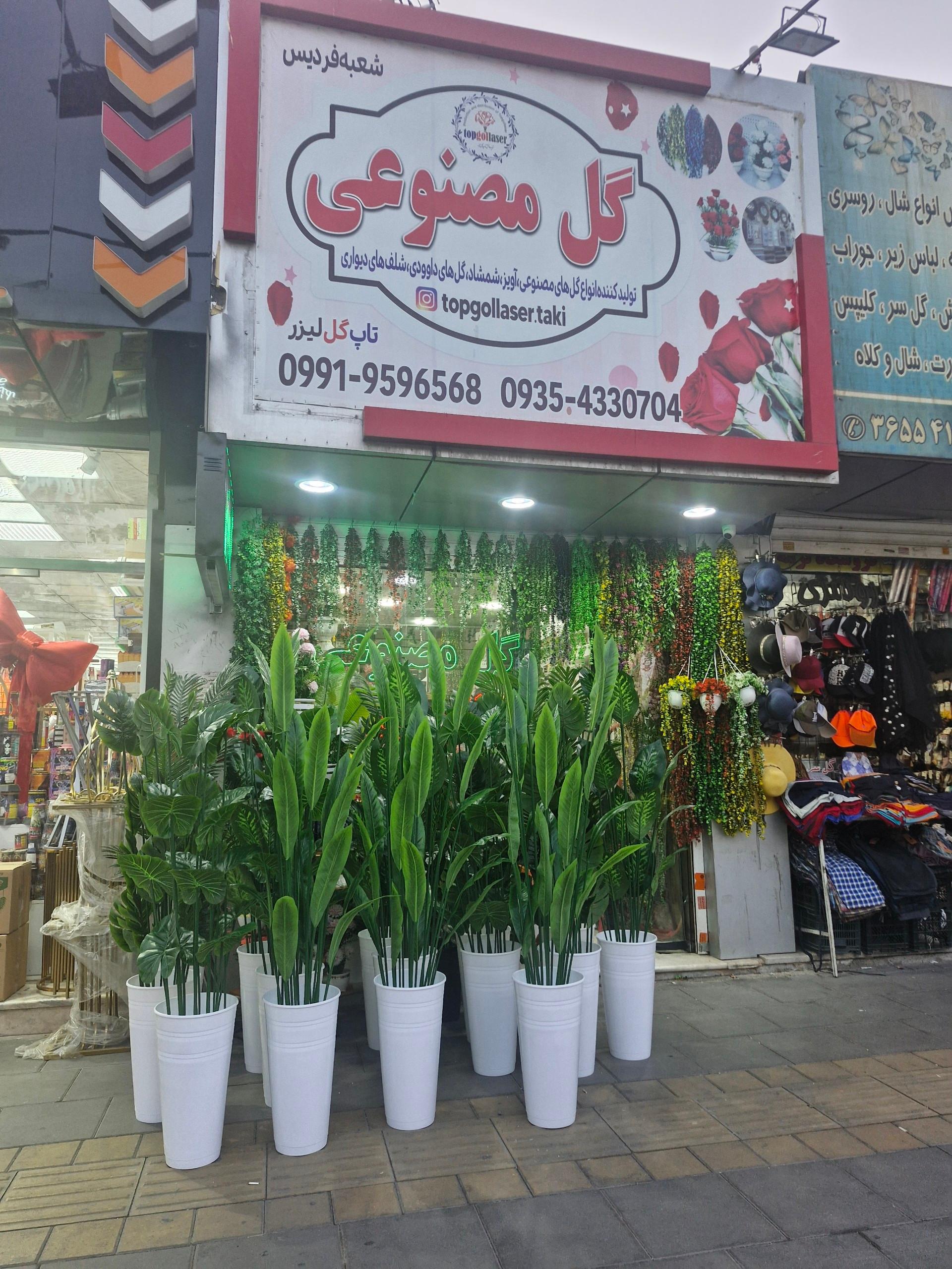 عکس گل مصنوعی و شلف دیواری تاپ گل لیزر