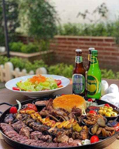 عکس باغ رستوران سمیعی