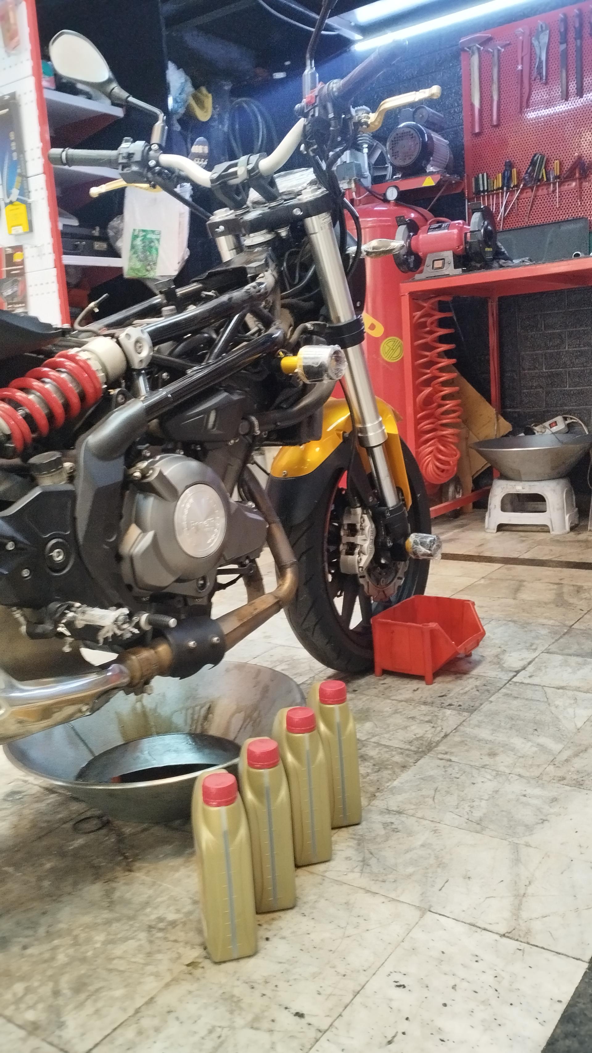 عکس تعمیرگاه موتو سنتر