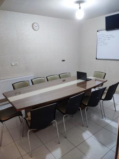 عکس آموشگاه زبان های خارجی فاخر