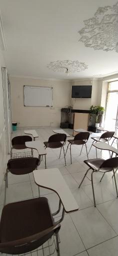 عکس آموشگاه زبان های خارجی فاخر