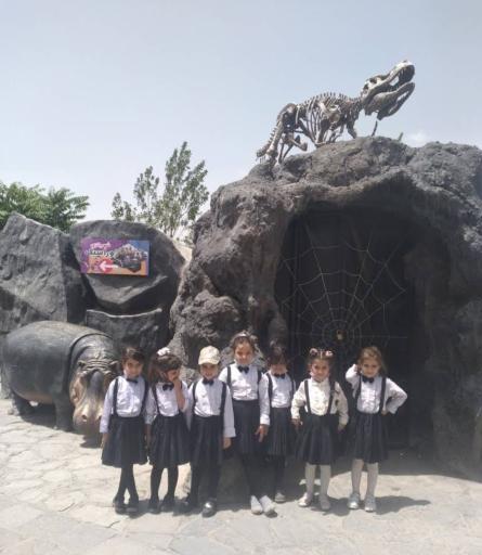 عکس دبستان غیردولتی دخترانه کودک پارسی