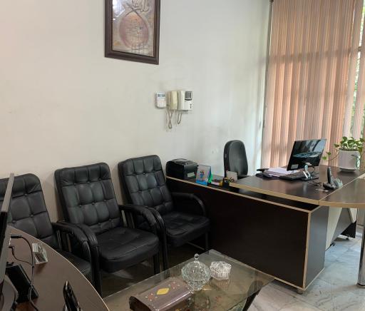 عکس دفتر مرکزی قلم قرآنی و کتاب نفیس بصیر