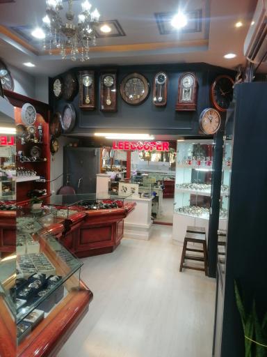 عکس گالری ساعت شریف