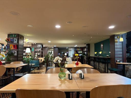 عکس شهر کتاب مرکزی