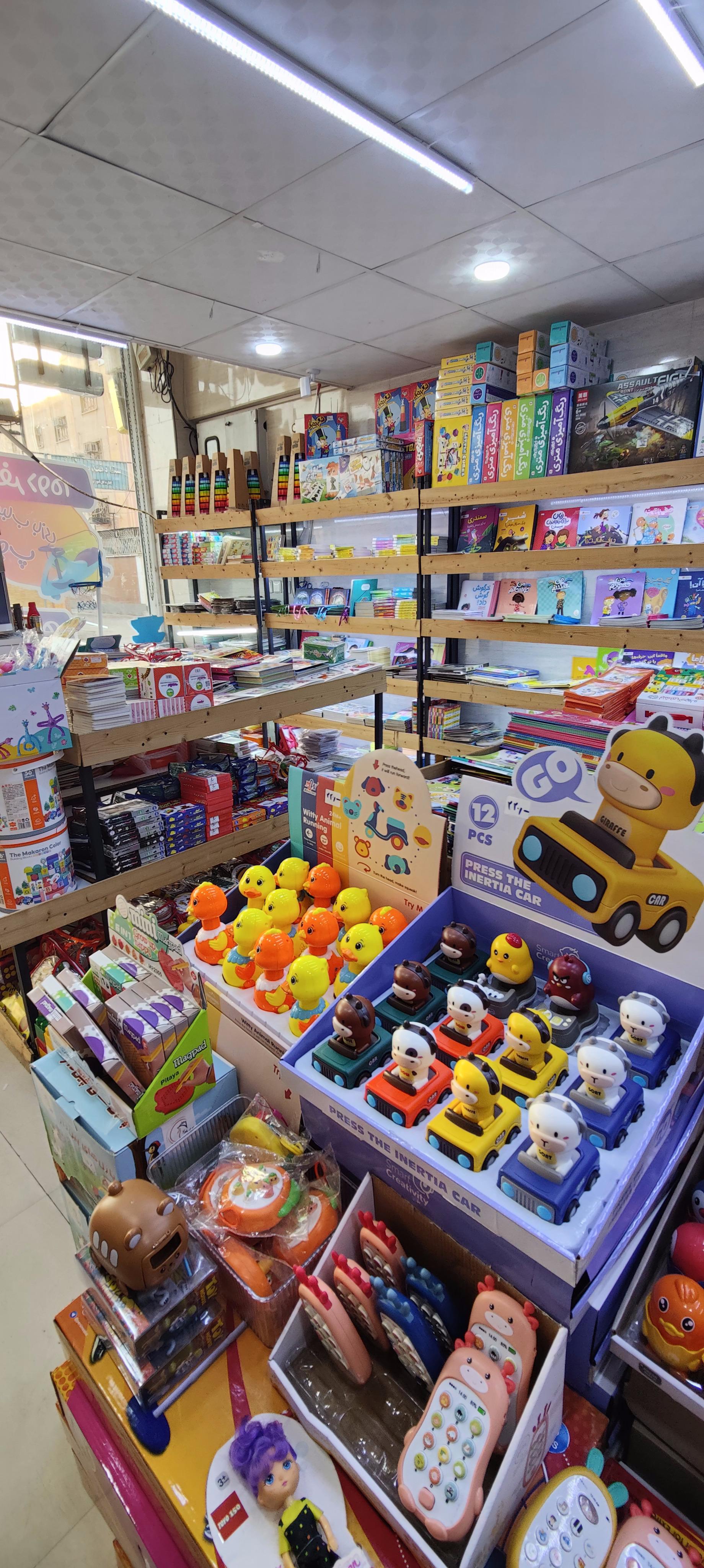 عکس بازی فکری و کتاب کودک 