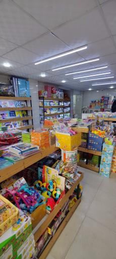 عکس بازی فکری و کتاب کودک 