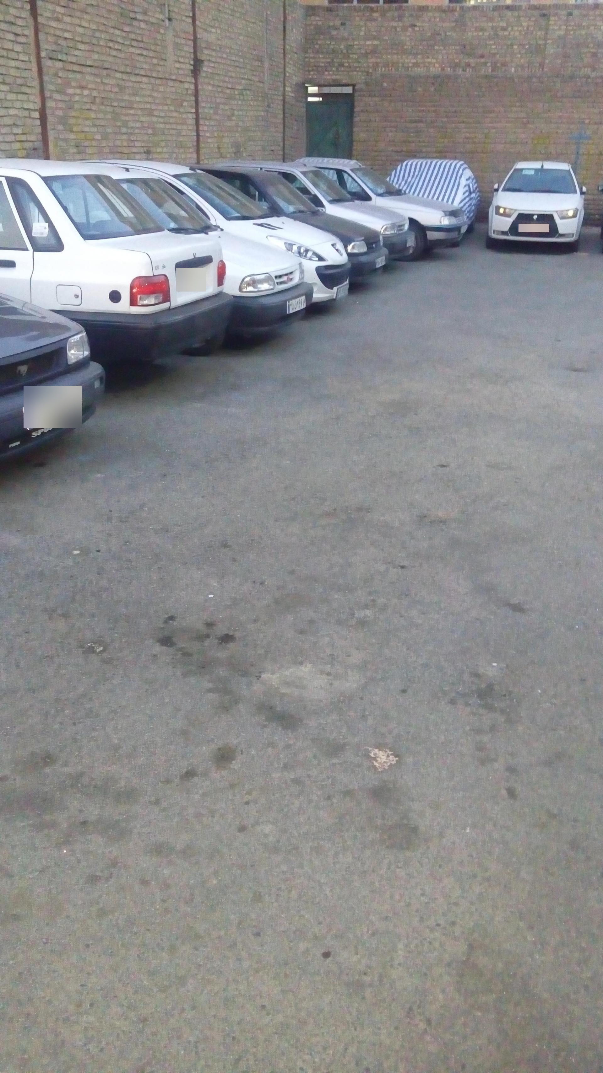 عکس پارکینگ شبانه روزی