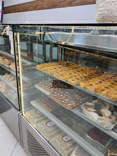 عکس شیرینی فروشی سیستانی