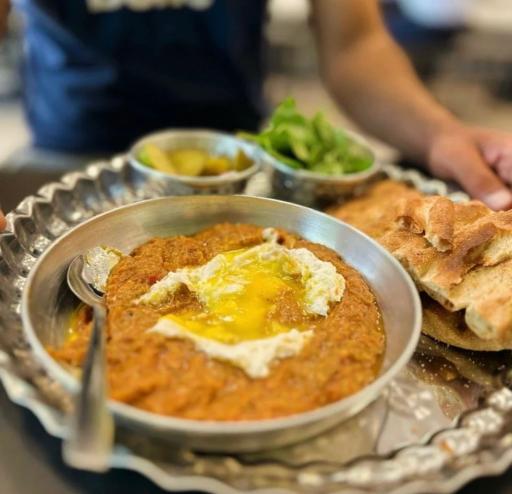 عکس کافه صبحانه چی