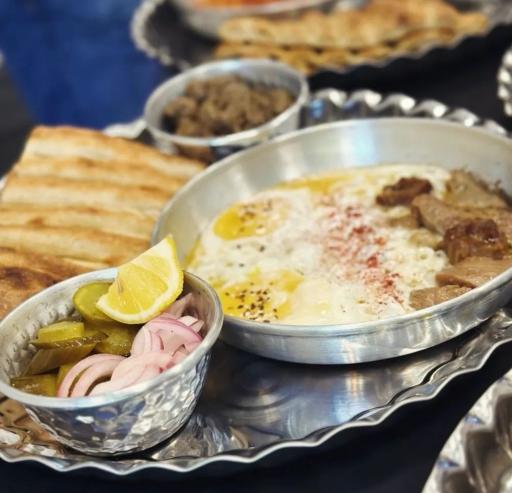 عکس کافه صبحانه چی