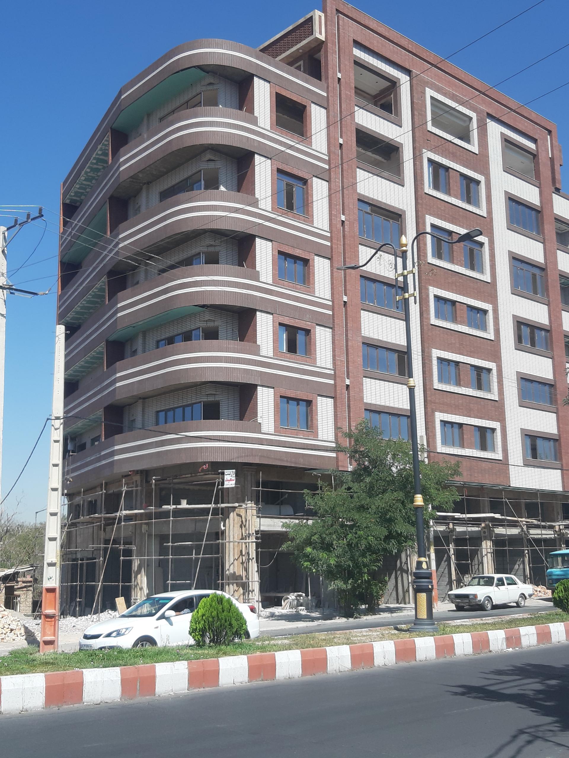 عکس مجتمع تجاری مسکونی نورانی