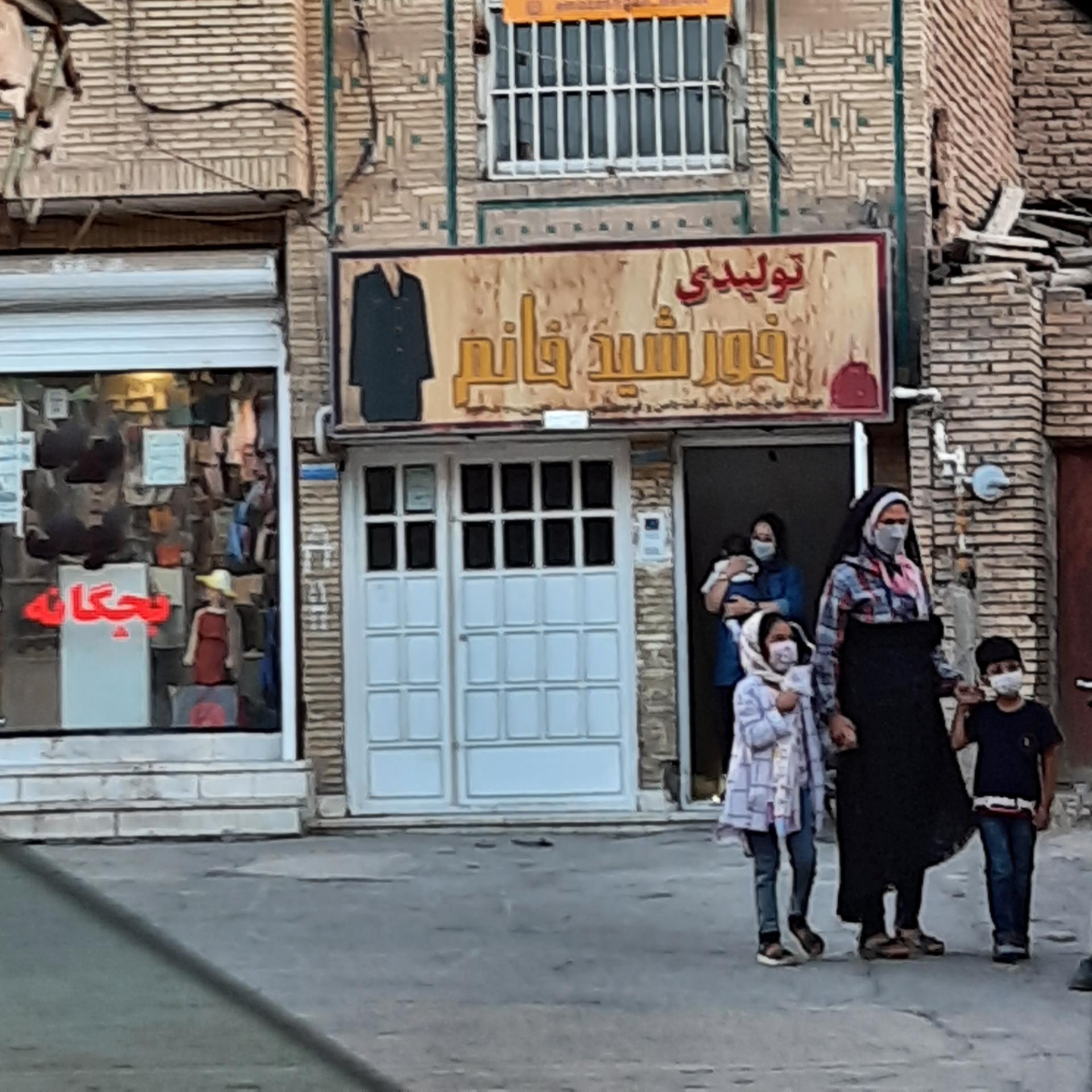 عکس تولیدی لباس خورشید خانم
