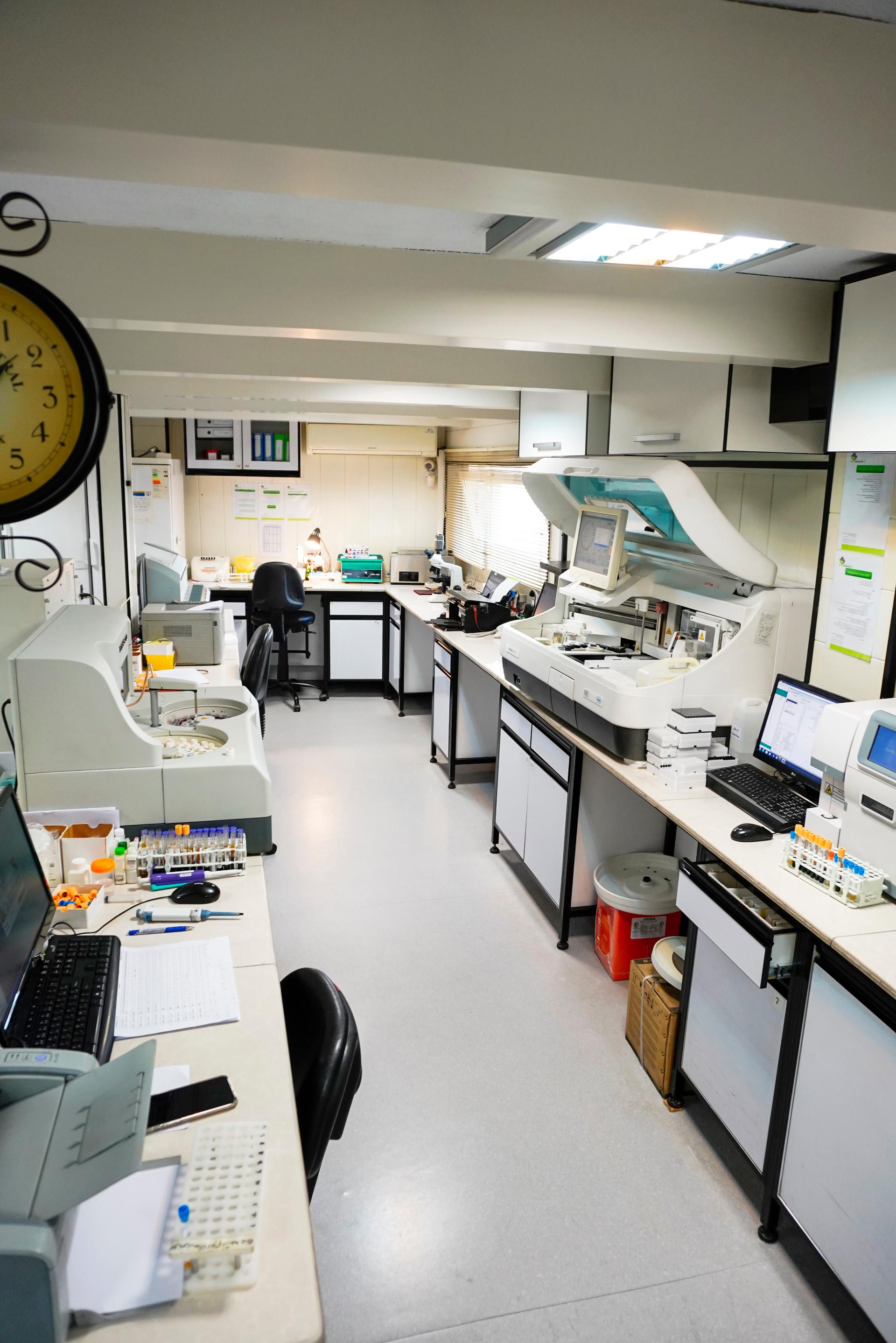 عکس آزمایشگاه دکتر خسروشاهی