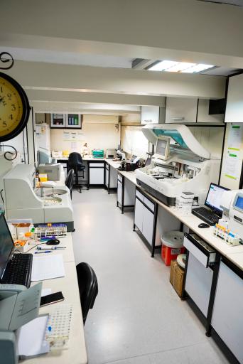 عکس آزمایشگاه دکتر خسروشاهی