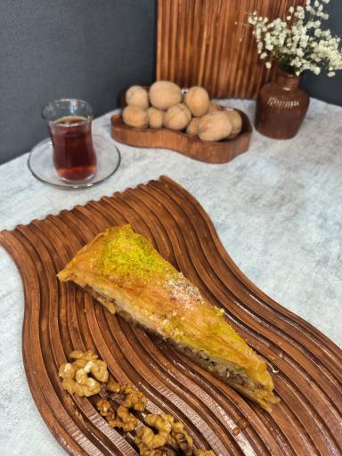 عکس کافه باقلوا نفیس