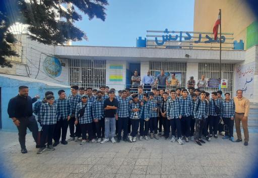 دبیرستان غیردولتی صدردانش 