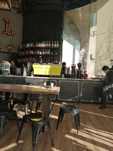 عکس قهوه لمیز شعبه فرمانیه