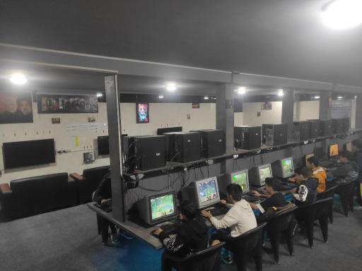 عکس گیم نت و بیلیارد رامین