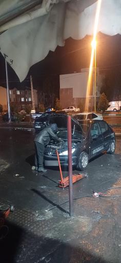 عکس خدمات خودرو ۱۲۱